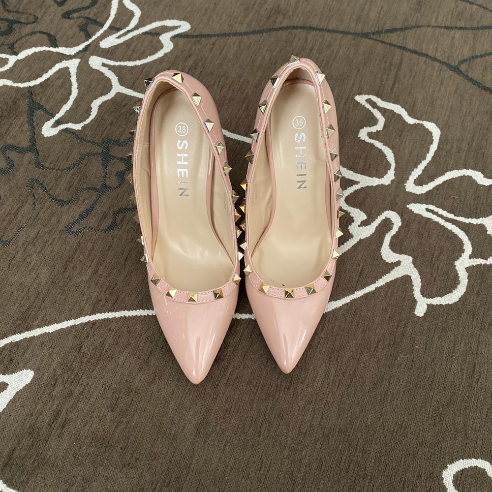 Women’s pumps